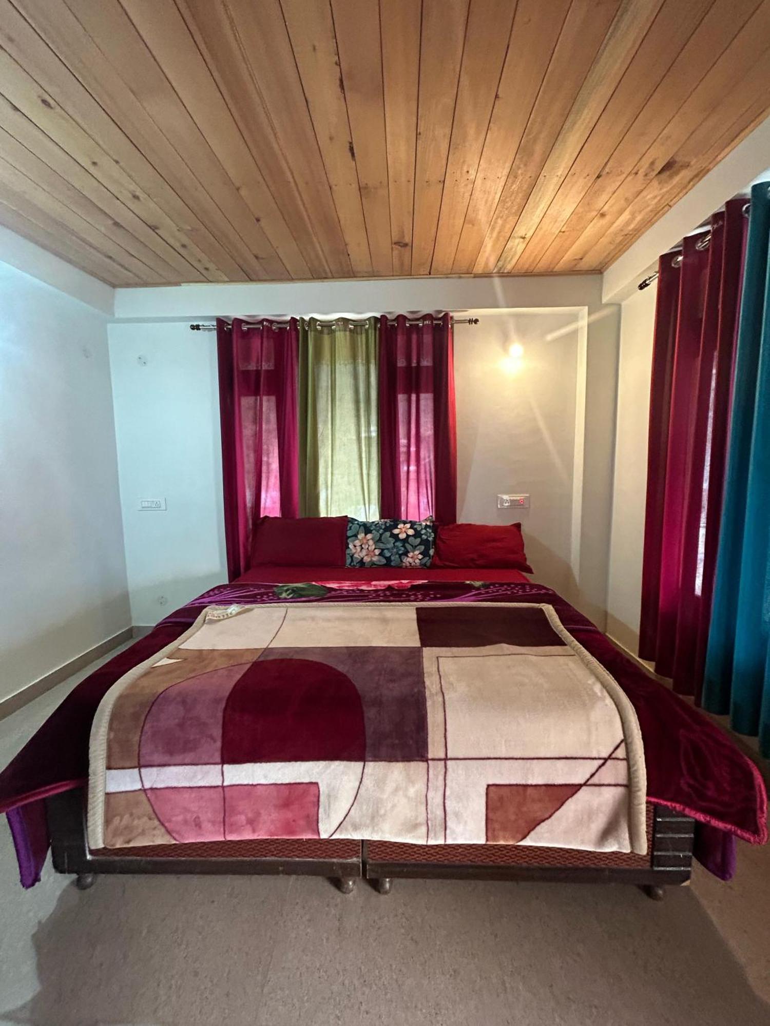 New Brahma Cafe Guest House Kalgha 외부 사진
