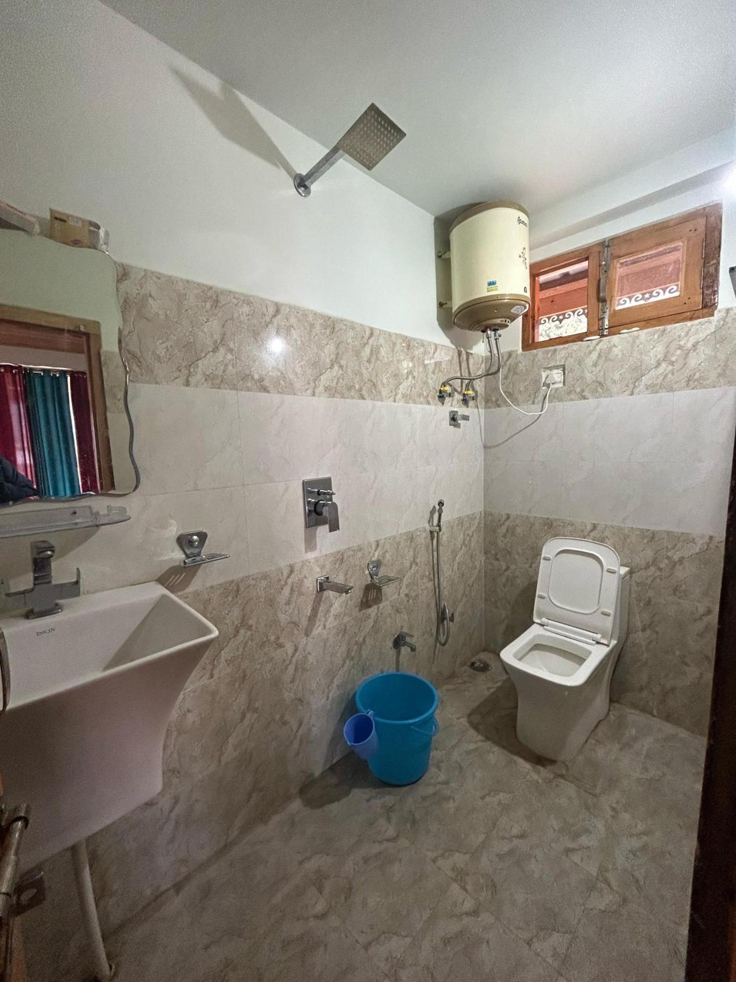 New Brahma Cafe Guest House Kalgha 외부 사진