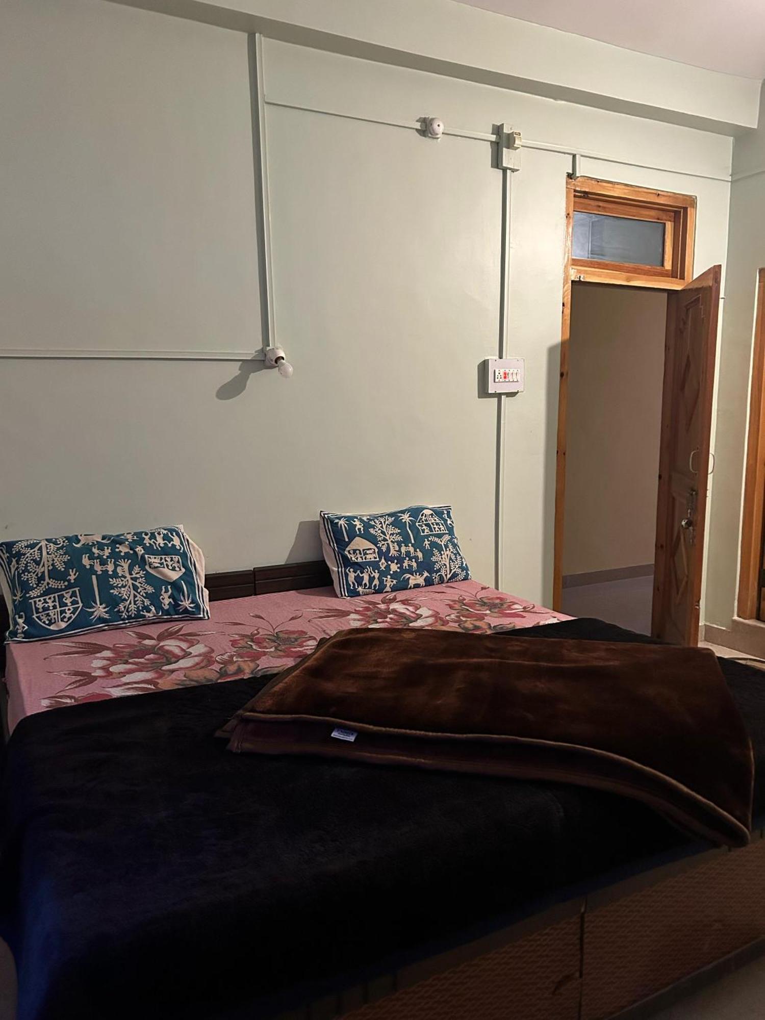 New Brahma Cafe Guest House Kalgha 외부 사진