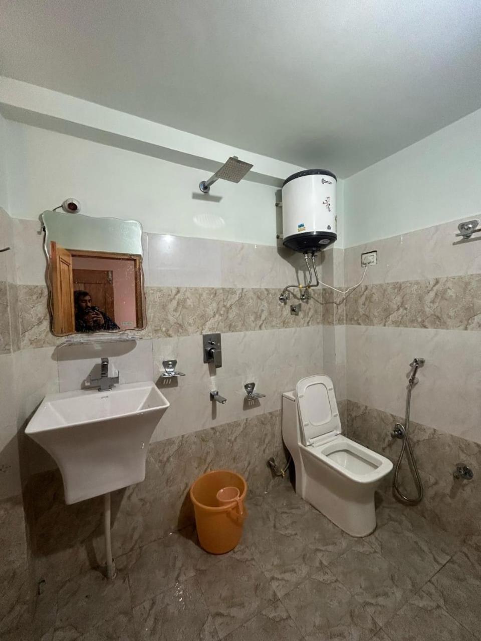 New Brahma Cafe Guest House Kalgha 외부 사진